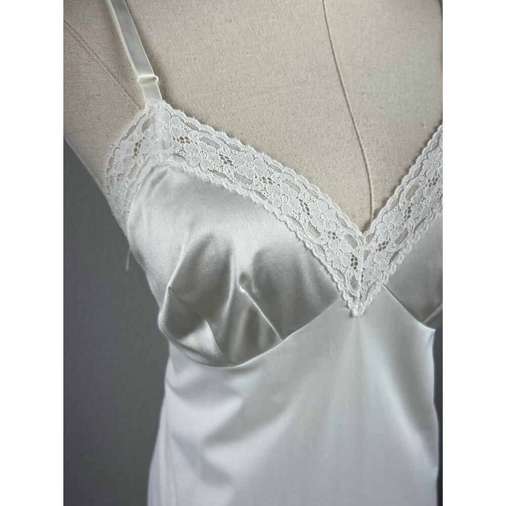 Vanity Fair VTG Full Slip 22" Adjustable Straps Cream Size 36 Bust